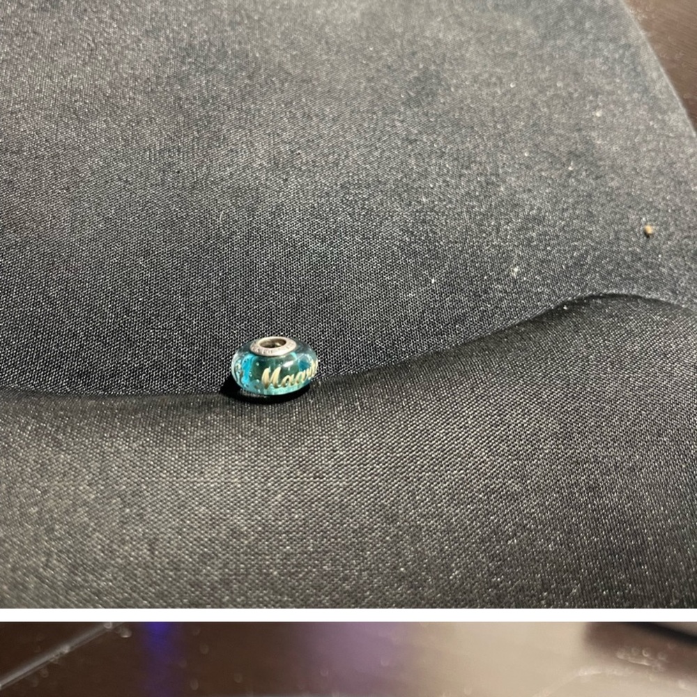Location Pandora charms